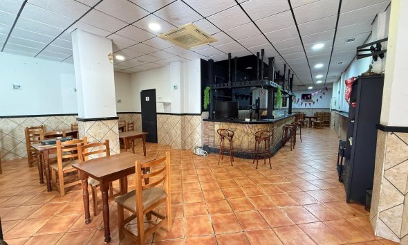 Resale - Commercial premises / Commercial unit / Retail space - Torrevieja - Estacion de autobuses