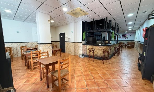 Resale - Commercial premises / Commercial unit / Retail space - Torrevieja - Estacion de autobuses