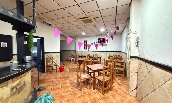 Resale - Commercial premises / Commercial unit / Retail space - Torrevieja - Estacion de autobuses