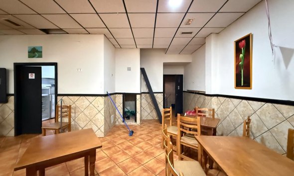 Resale - Commercial premises / Commercial unit / Retail space - Torrevieja - Estacion de autobuses