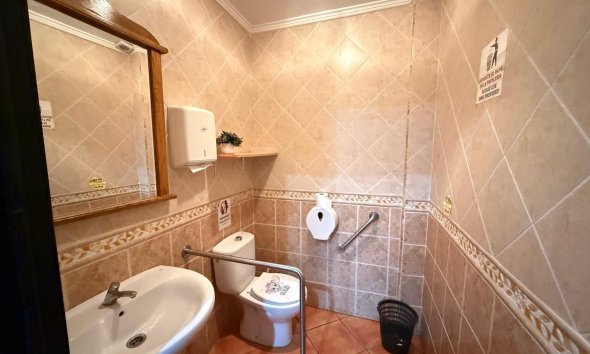 Resale - Commercial premises / Commercial unit / Retail space - Torrevieja - Estacion de autobuses