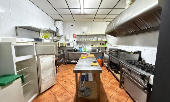 Resale - Commercial premises / Commercial unit / Retail space - Torrevieja - Estacion de autobuses