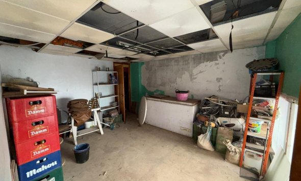 Resale - Commercial premises / Commercial unit / Retail space - Torrevieja - Playa del cura