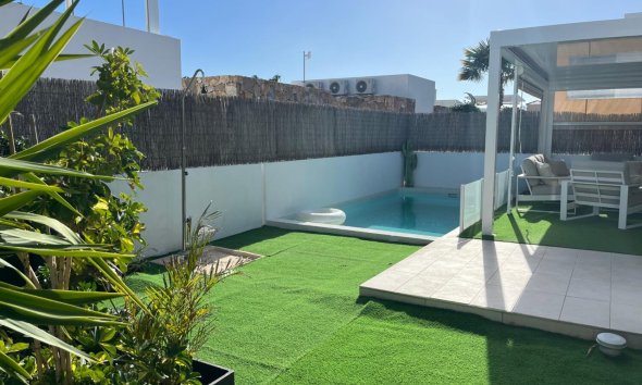 Resale - Villa - Orihuela Costa - Lomas de Cabo Roig