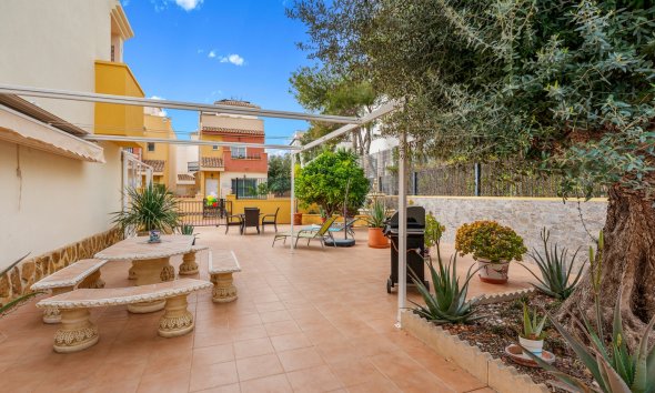 Resale - Terraced house / Townhouse - Orihuela Costa - Villamartín