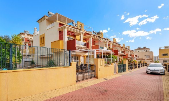 Resale - Terraced house / Townhouse - Orihuela Costa - Villamartín