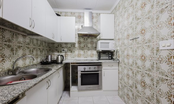 Resale - Apartment - Torrevieja - Playa del Acequión