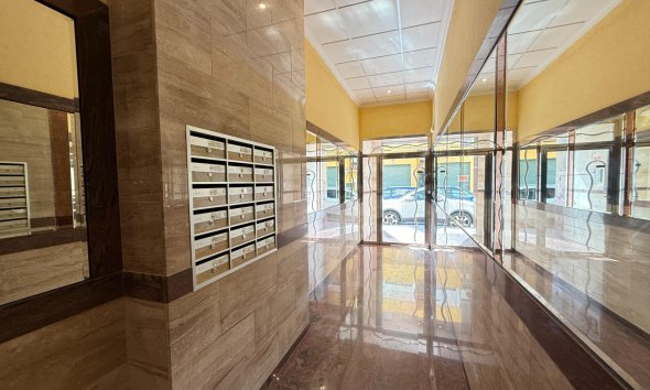 Resale - Apartment - Torrevieja - Playa del cura