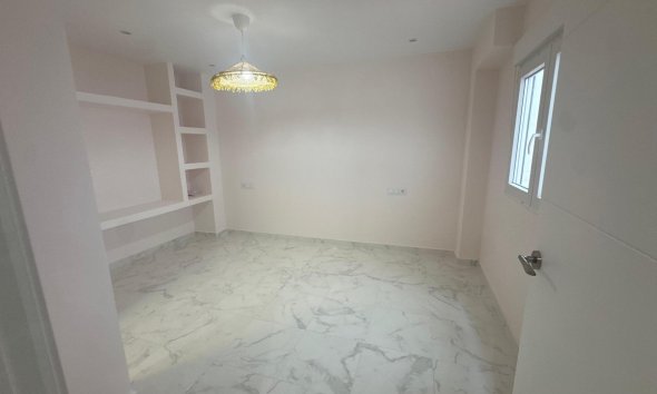 Resale - Apartment - Torrevieja - Muelle Pesquero