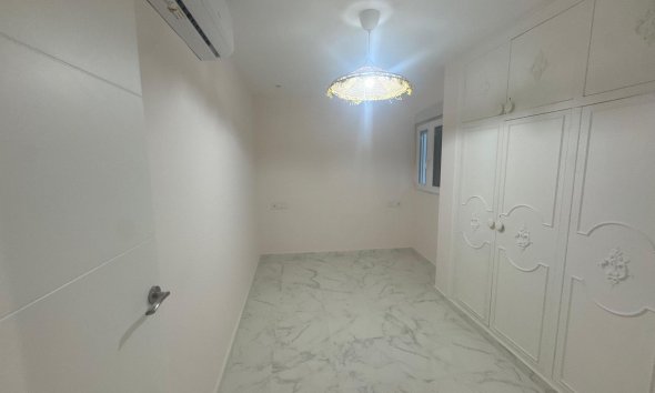 Resale - Apartment - Torrevieja - Muelle Pesquero