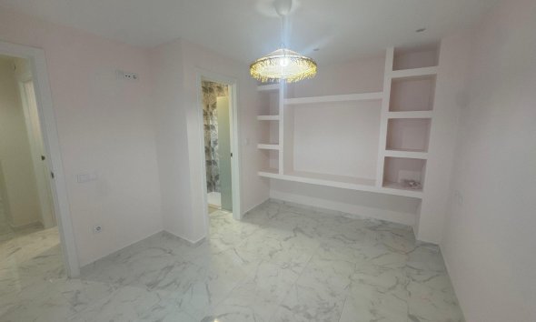 Resale - Apartment - Torrevieja - Muelle Pesquero