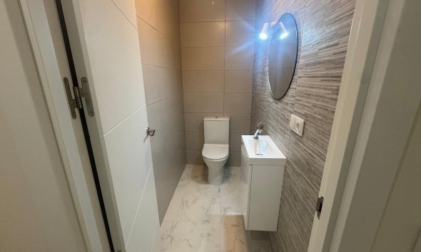 Resale - Apartment - Torrevieja - Muelle Pesquero