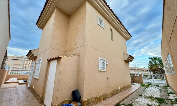 Resale - Villa - Torrevieja - Los Balcones - Los Altos del Edén