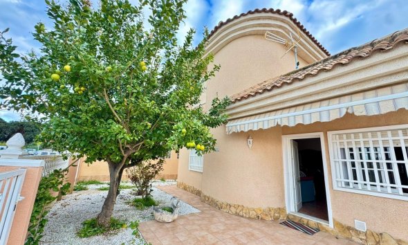 Resale - Villa - Torrevieja - Los Balcones - Los Altos del Edén
