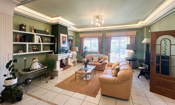 Resale - Villa - La Mata