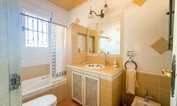 Resale - Villa - La Mata