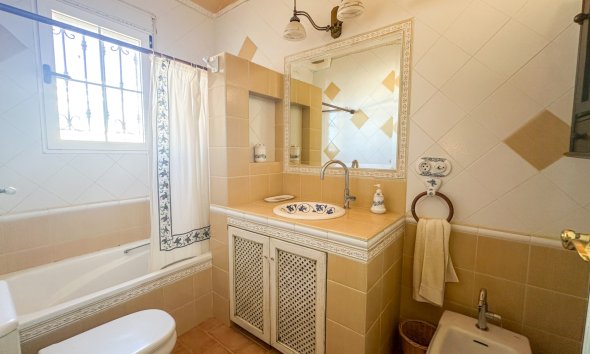 Resale - Villa - La Mata