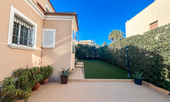 Resale - Villa - La Mata