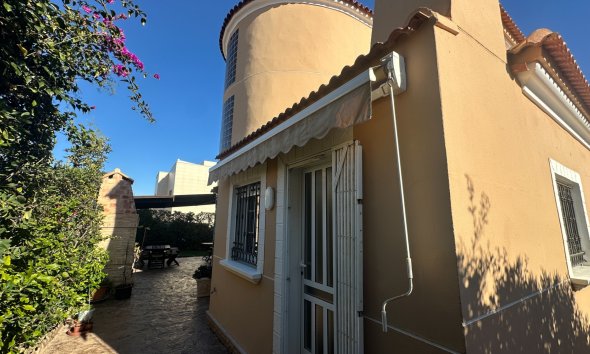 Resale - Villa - La Mata