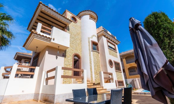 Resale - Villa - Orihuela Costa - Villamartin