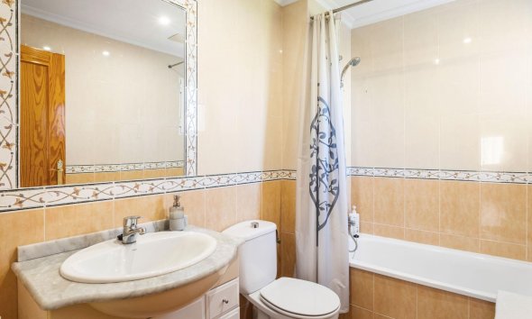 Resale - Apartment - Orihuela Costa - Campoamor