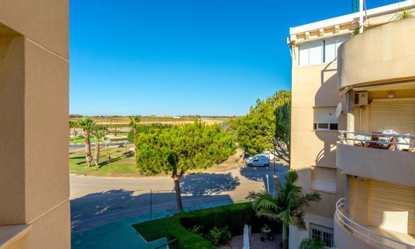 Resale - Apartment - Orihuela Costa - Campoamor