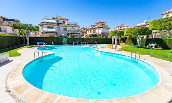 Resale - Terraced house / Townhouse - Punta Prima