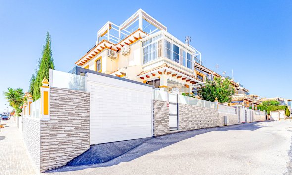 Resale - Terraced house / Townhouse - Punta Prima