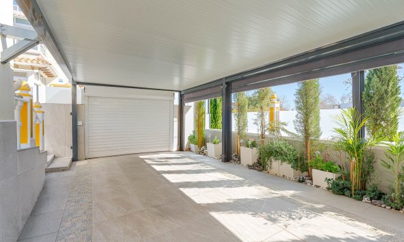 Resale - Terraced house / Townhouse - Punta Prima