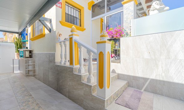 Resale - Terraced house / Townhouse - Punta Prima