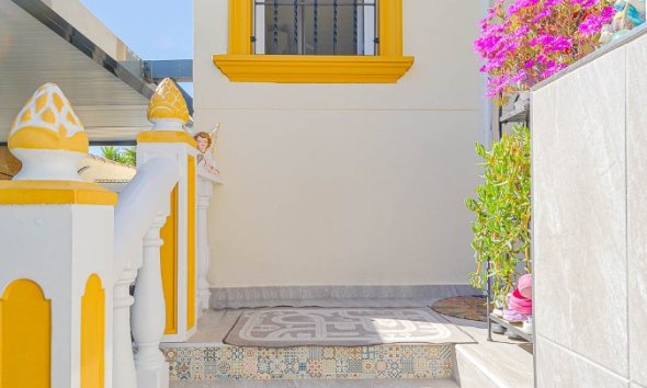 Resale - Terraced house / Townhouse - Punta Prima