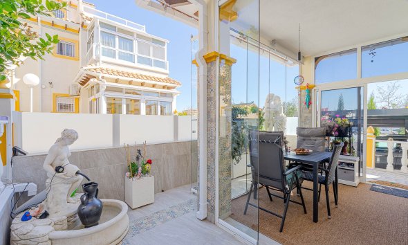 Resale - Terraced house / Townhouse - Punta Prima