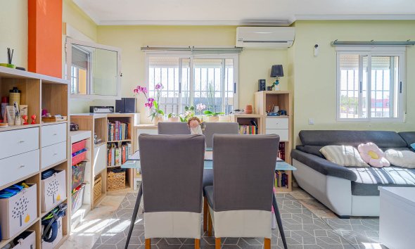 Resale - Terraced house / Townhouse - Punta Prima