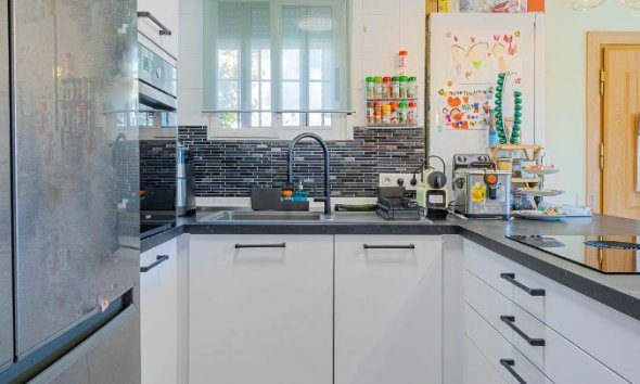 Resale - Terraced house / Townhouse - Punta Prima