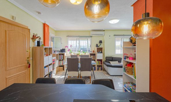 Resale - Terraced house / Townhouse - Punta Prima