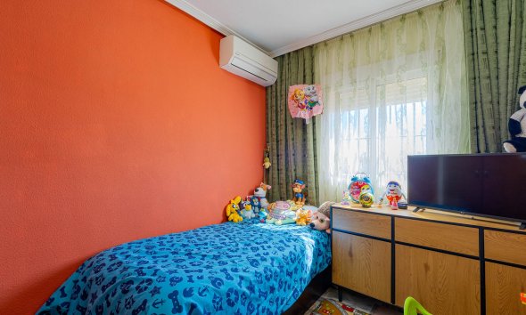 Resale - Terraced house / Townhouse - Punta Prima