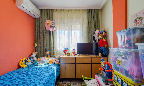 Resale - Terraced house / Townhouse - Punta Prima