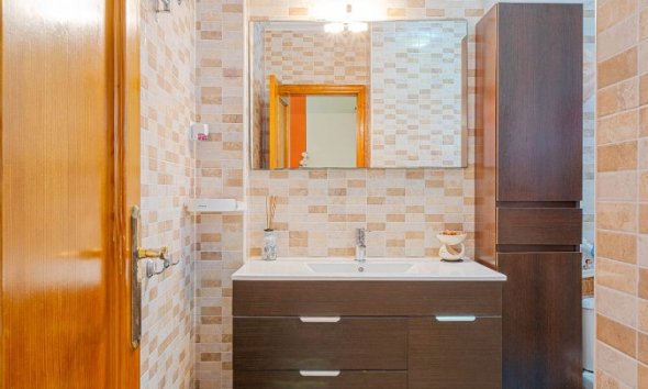 Resale - Terraced house / Townhouse - Punta Prima