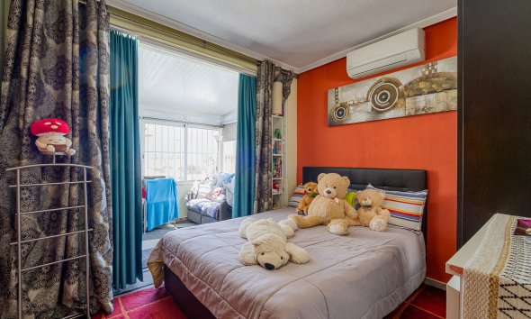 Resale - Terraced house / Townhouse - Punta Prima