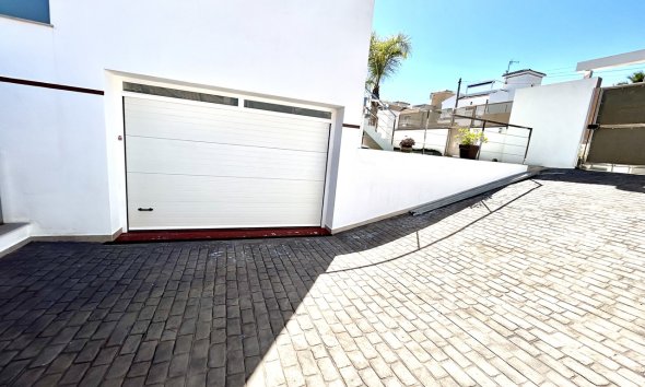 Resale - Villa - Orihuela Costa - Villamartin