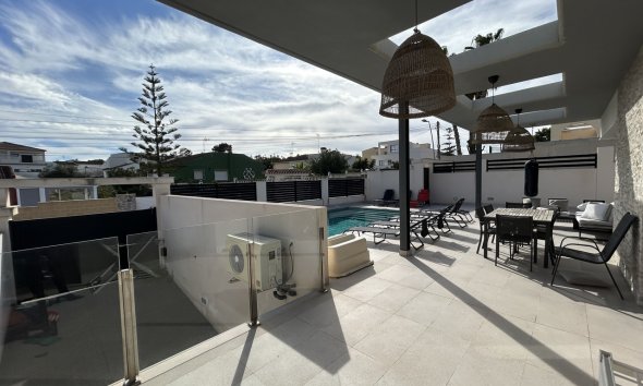Resale - Villa - Torrevieja - Los Balcones