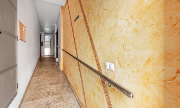 Resale - Apartment - Torrevieja - Playa de los locos