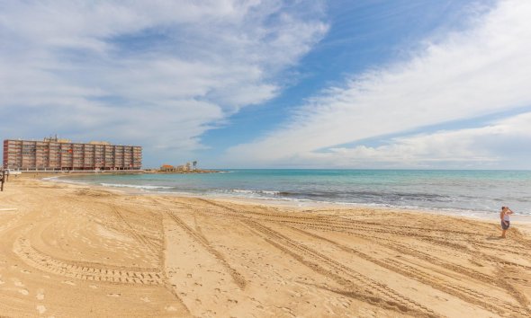 Resale - Apartment - Torrevieja - Playa de los locos