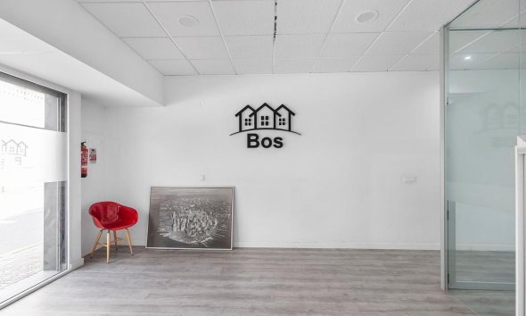 Resale - Commercial premises / Commercial unit / Retail space - Torrevieja - La Mata pueblo