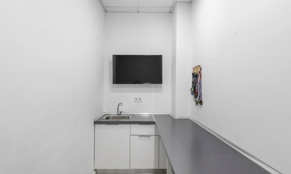 Resale - Commercial premises / Commercial unit / Retail space - Torrevieja - La Mata pueblo