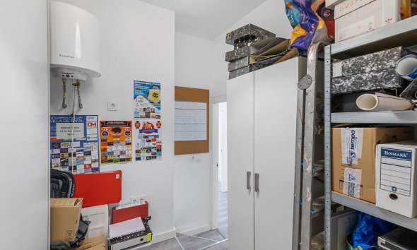 Resale - Commercial premises / Commercial unit / Retail space - Torrevieja - La Mata pueblo