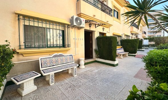 Resale - Terraced house / Townhouse - Orihuela Costa - La Zenia