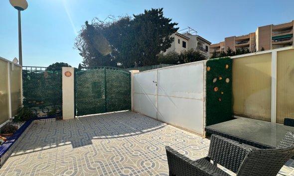 Resale - Terraced house / Townhouse - Orihuela Costa - La Zenia