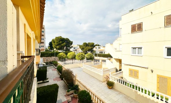 Resale - Terraced house / Townhouse - Orihuela Costa - La Zenia