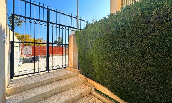 Resale - Terraced house / Townhouse - Orihuela Costa - La Zenia